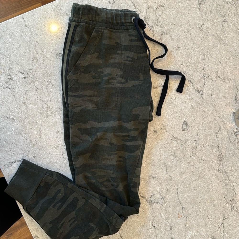 Sanctuary camo joggers